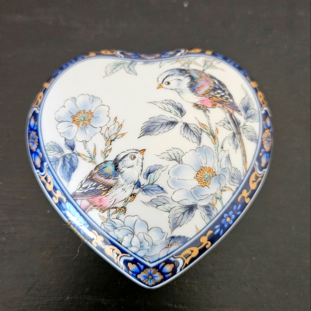 Otagiri Japan VTG Blue White Royal Porcelain Heart Shaped Trinket Jewelry Box